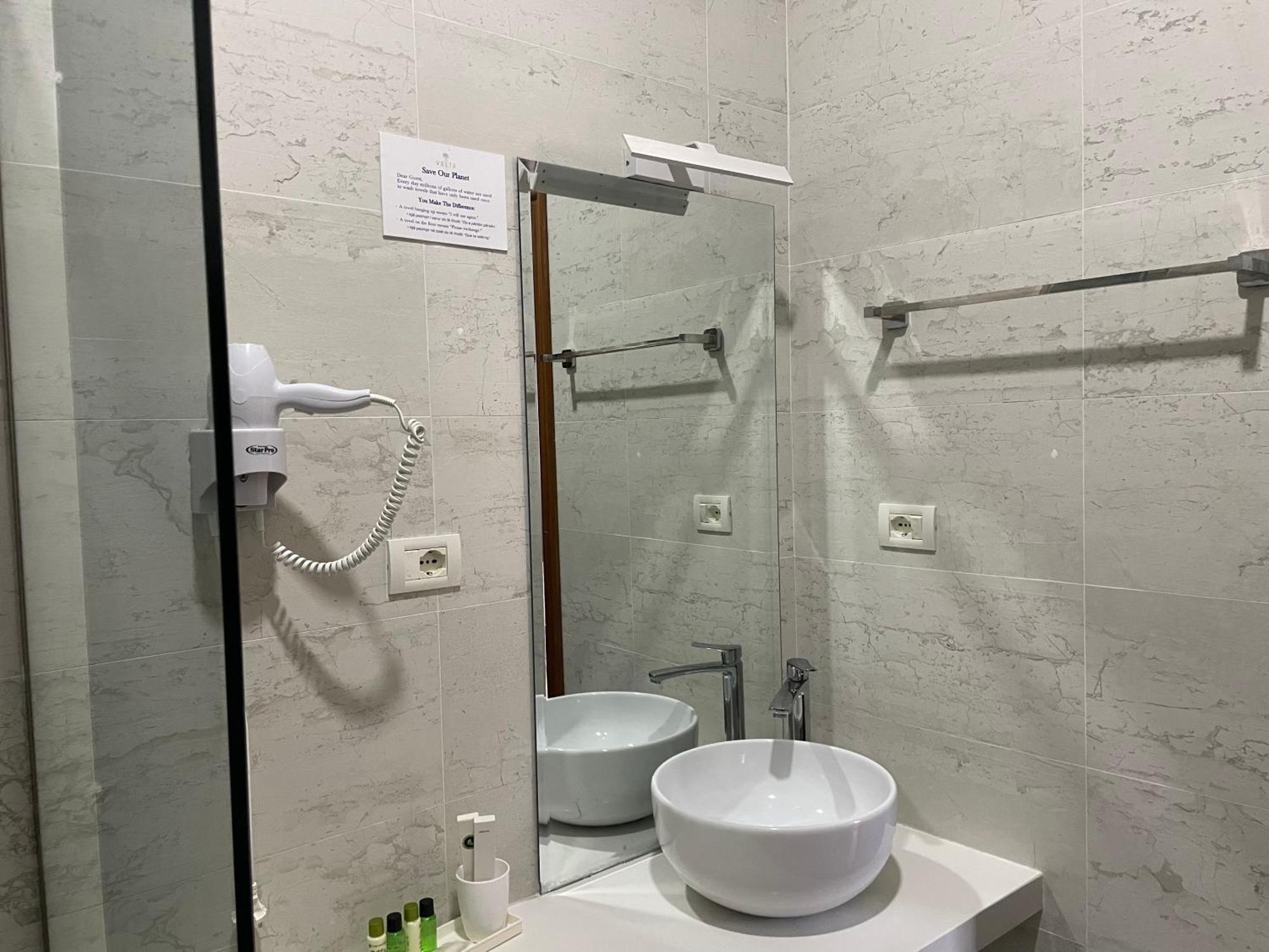 Valta Hotel Qeparo Kültér fotó