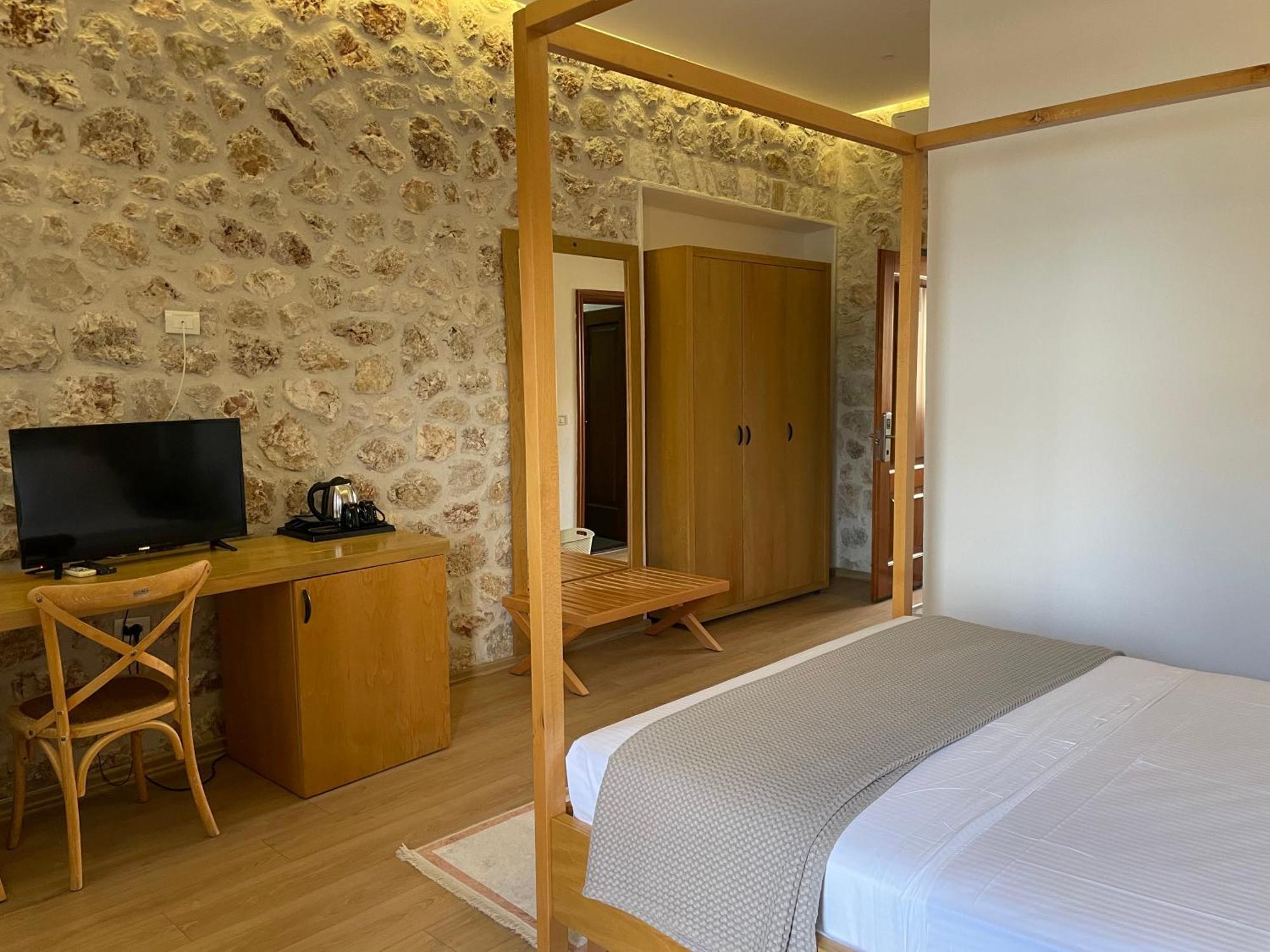 Valta Hotel Qeparo Kültér fotó