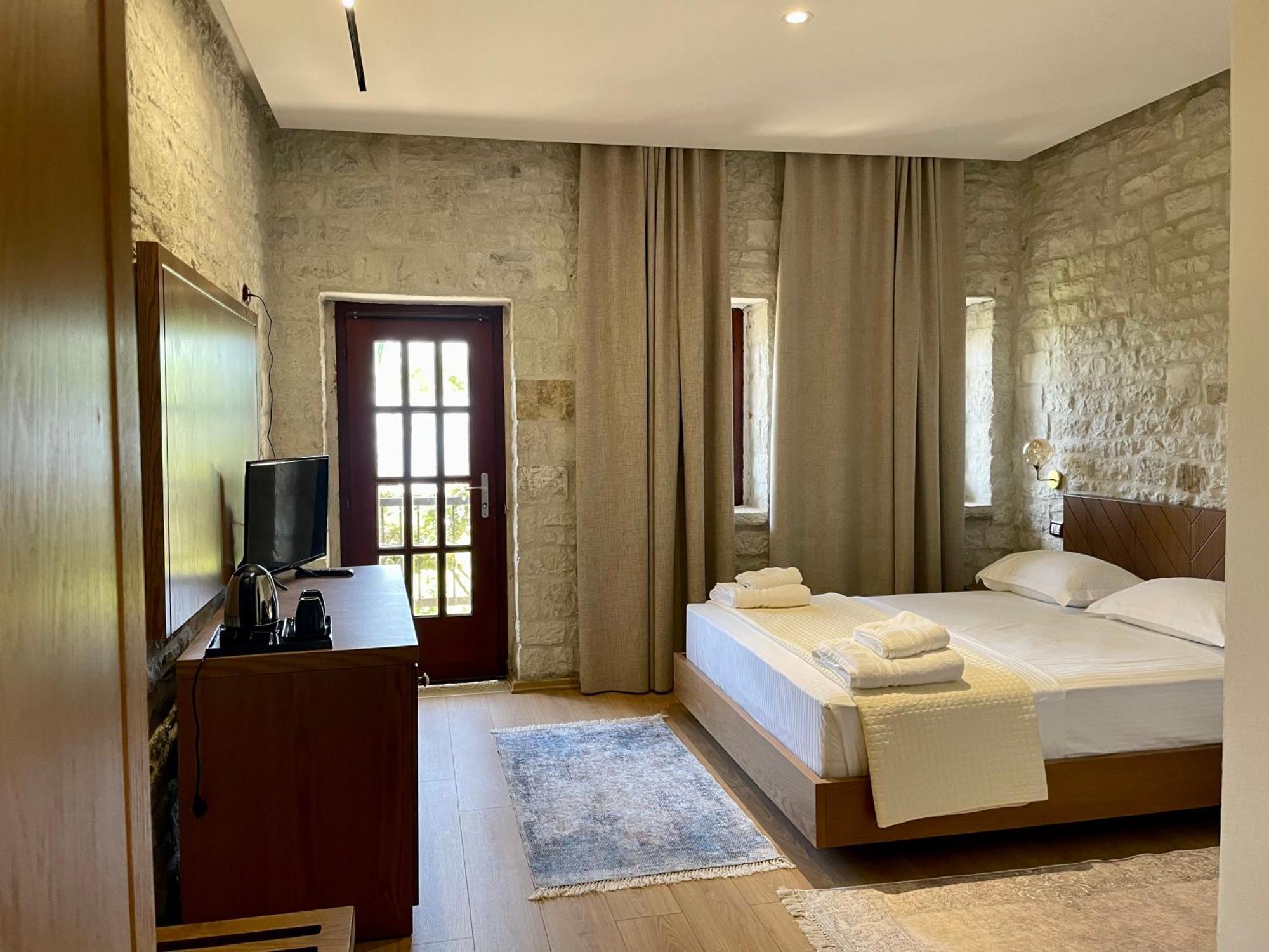Valta Hotel Qeparo Kültér fotó